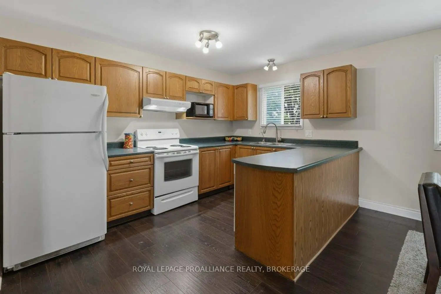 882 Winchester Lane photo 3