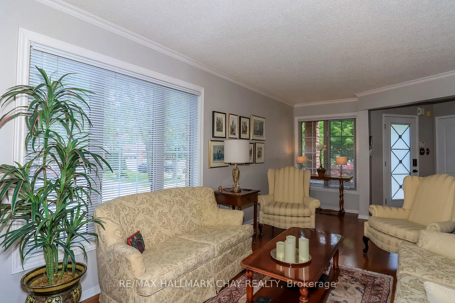 2 Kelly Place photo 3