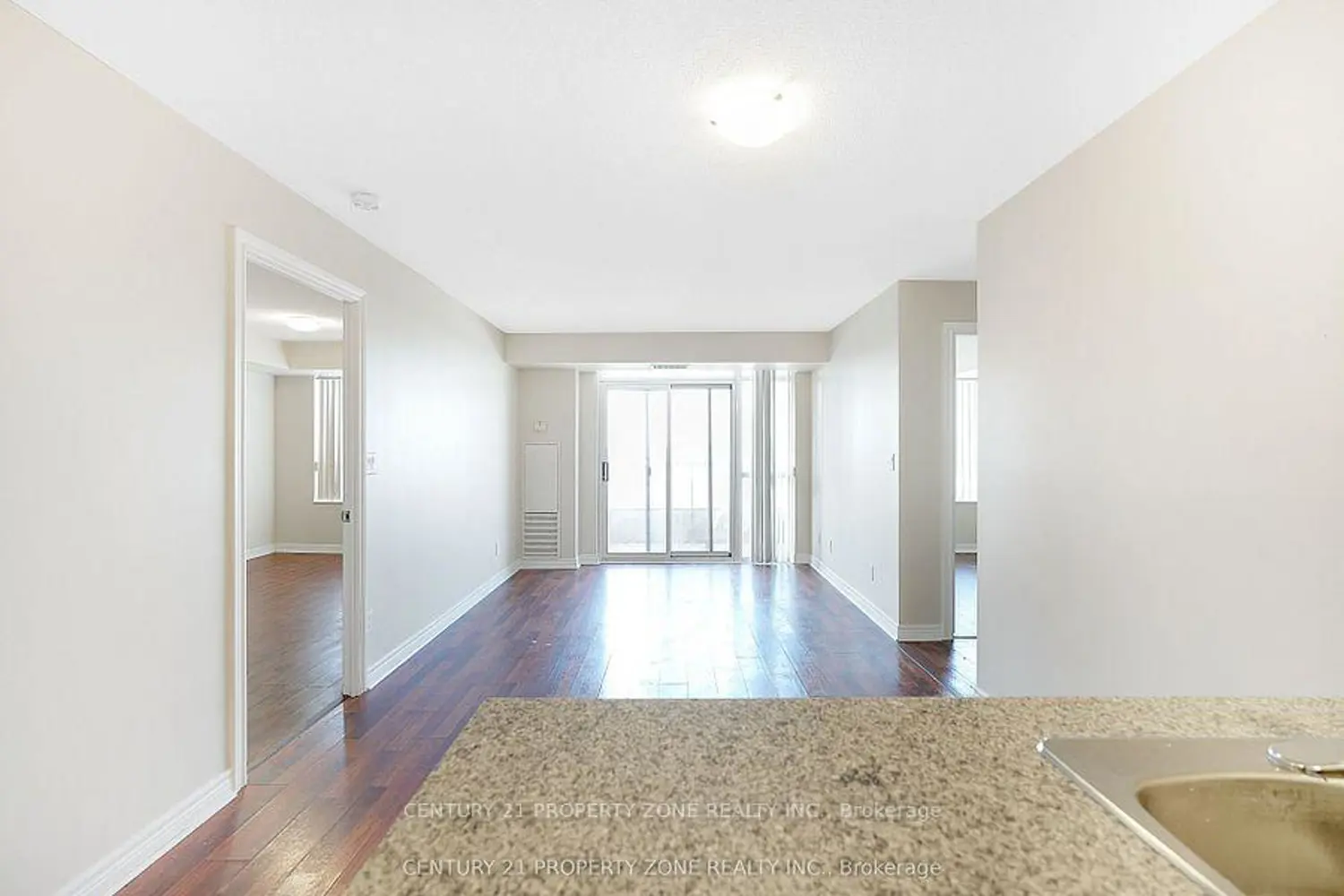 310 Burnhamthorpe Road 1703 photo 5