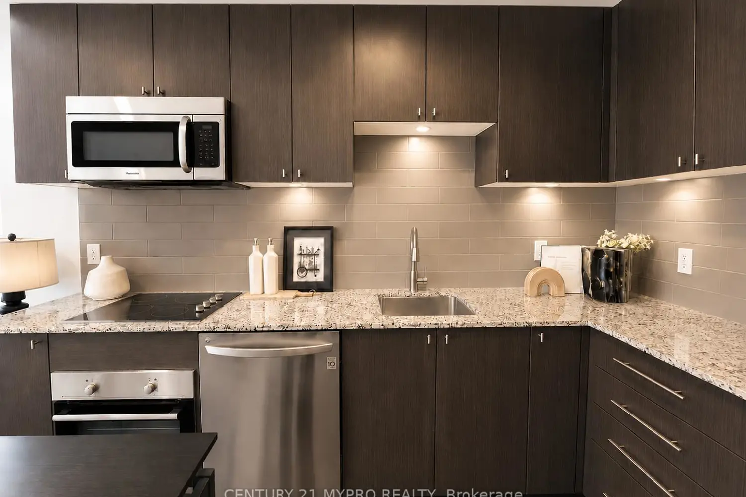 18 Rean Drive 624 photo 4