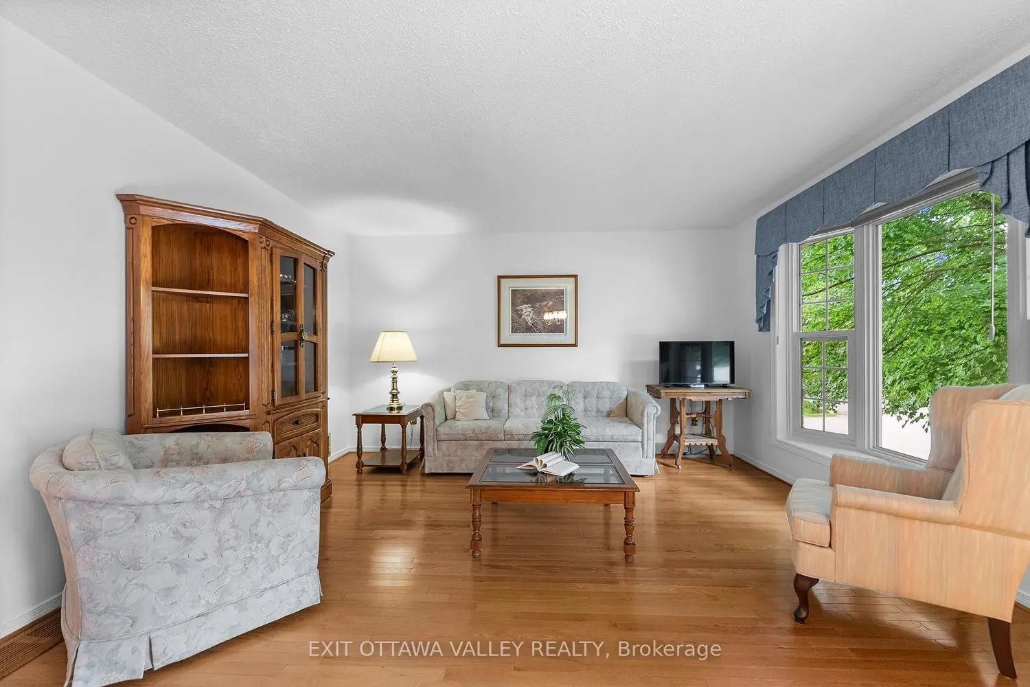 599 Hillside Avenue photo 4