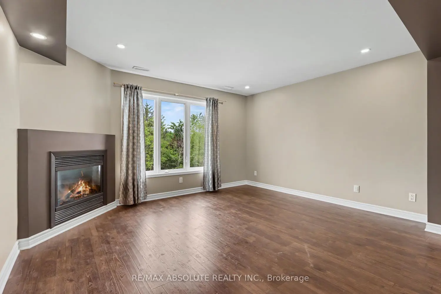 294 Cresthaven Drive photo 3