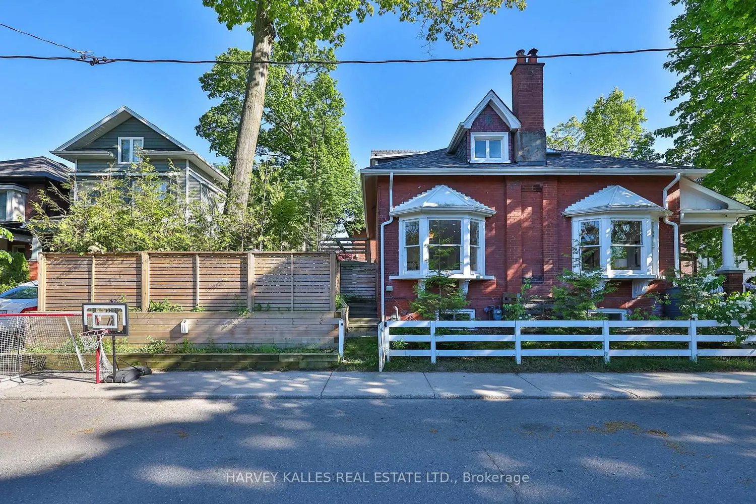 139 Hammersmith Avenue photo 5