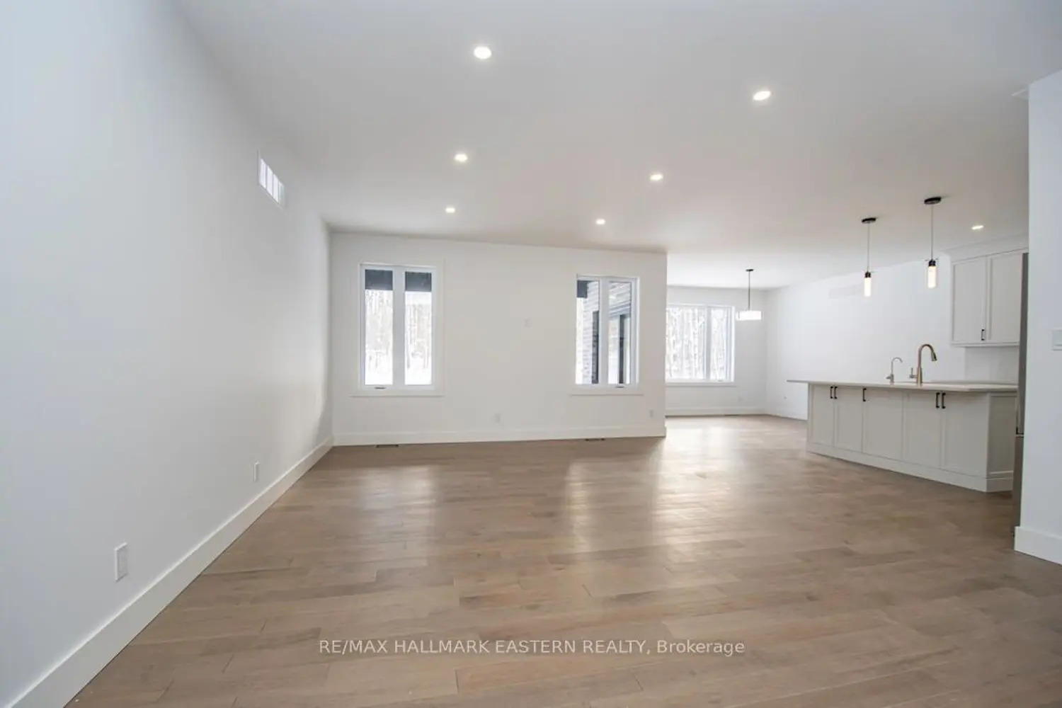 11 Maplewood Court photo 2