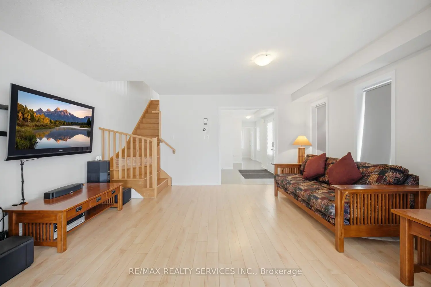 144 Baffin Crescent photo 5