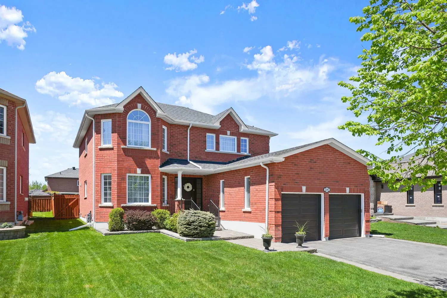 2292 Jack Crescent photo 2