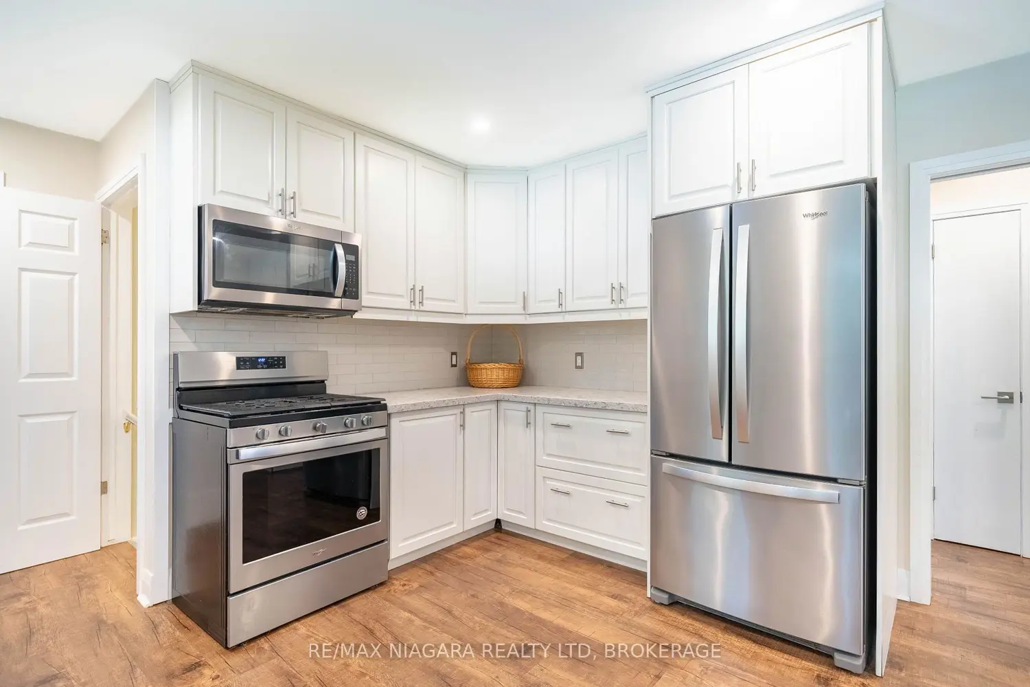 15 Springbank Drive photo 3