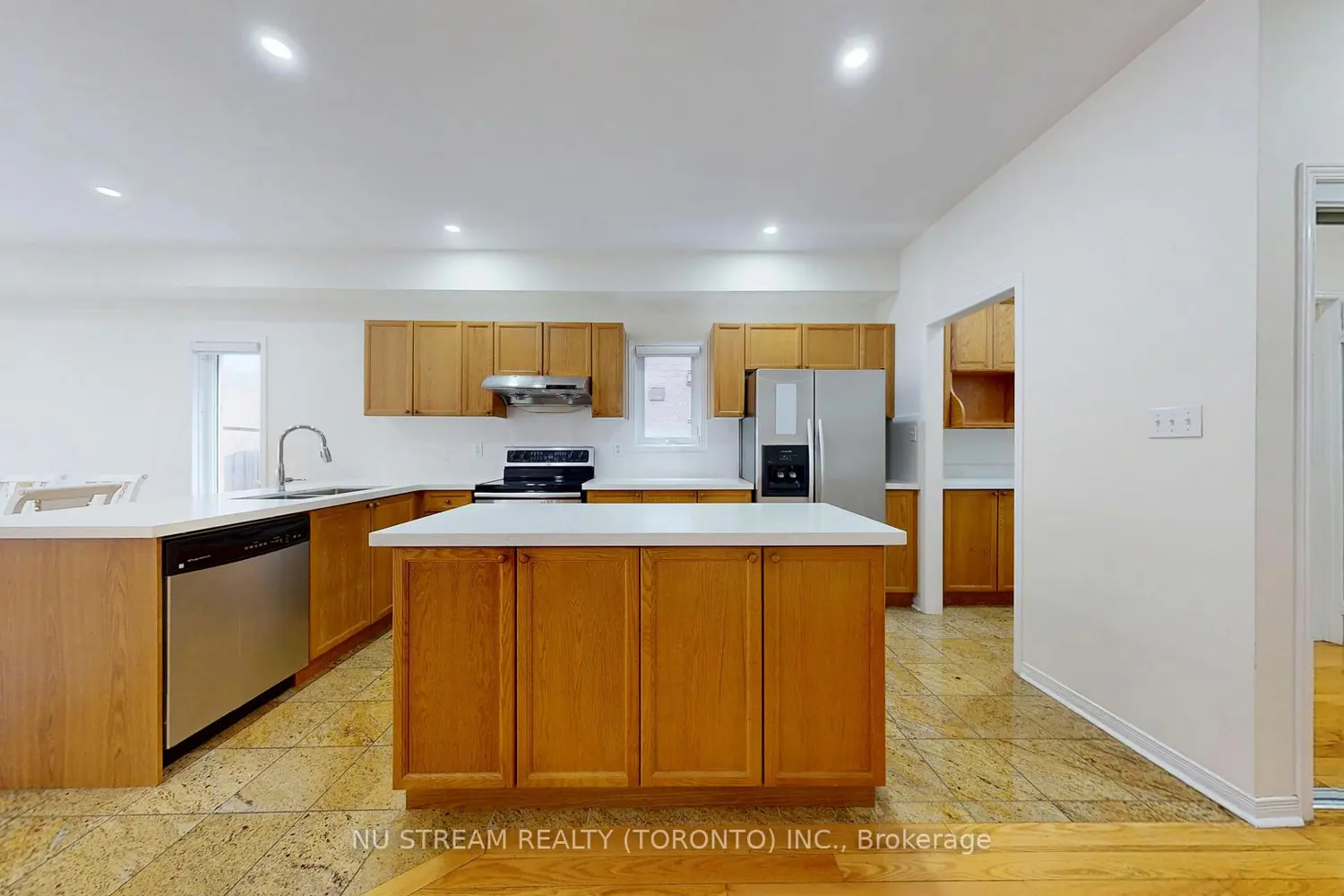 125 Peshawar Avenue photo 4