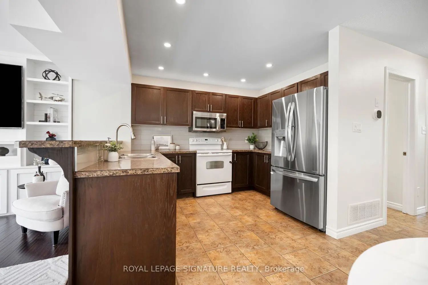 61 Thames Way photo 5