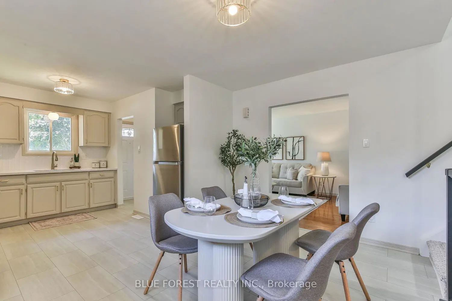 71 Rosamond Crescent photo 4
