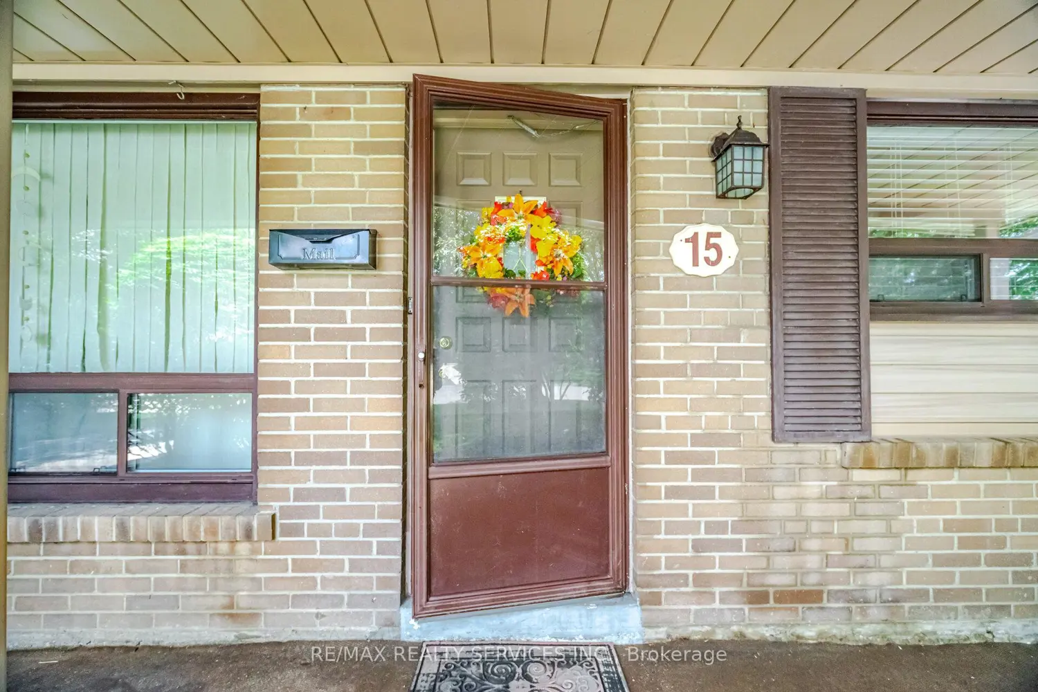15 Ferndale Crescent photo 3