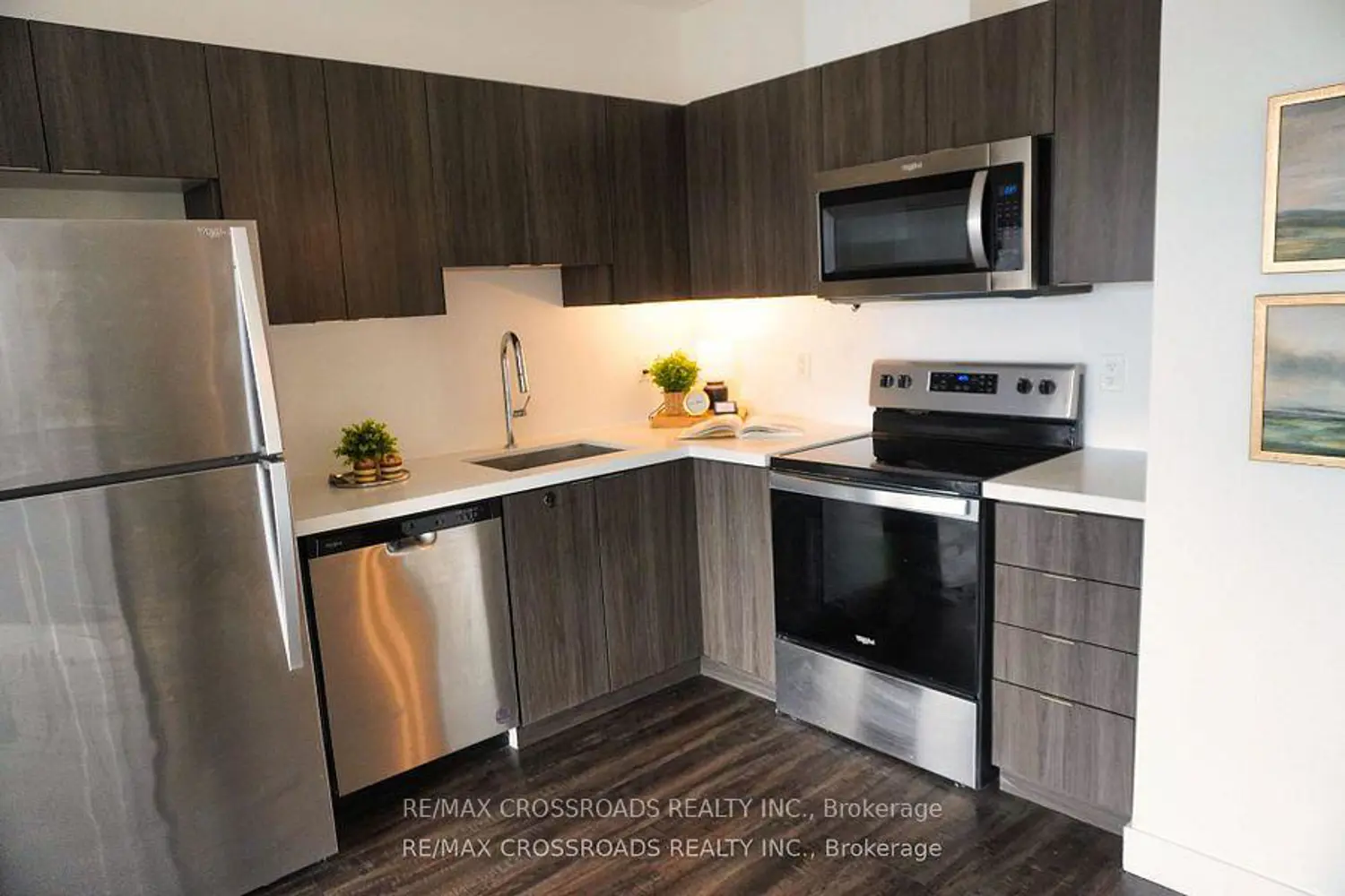 408 Dundas Street 308 photo 5