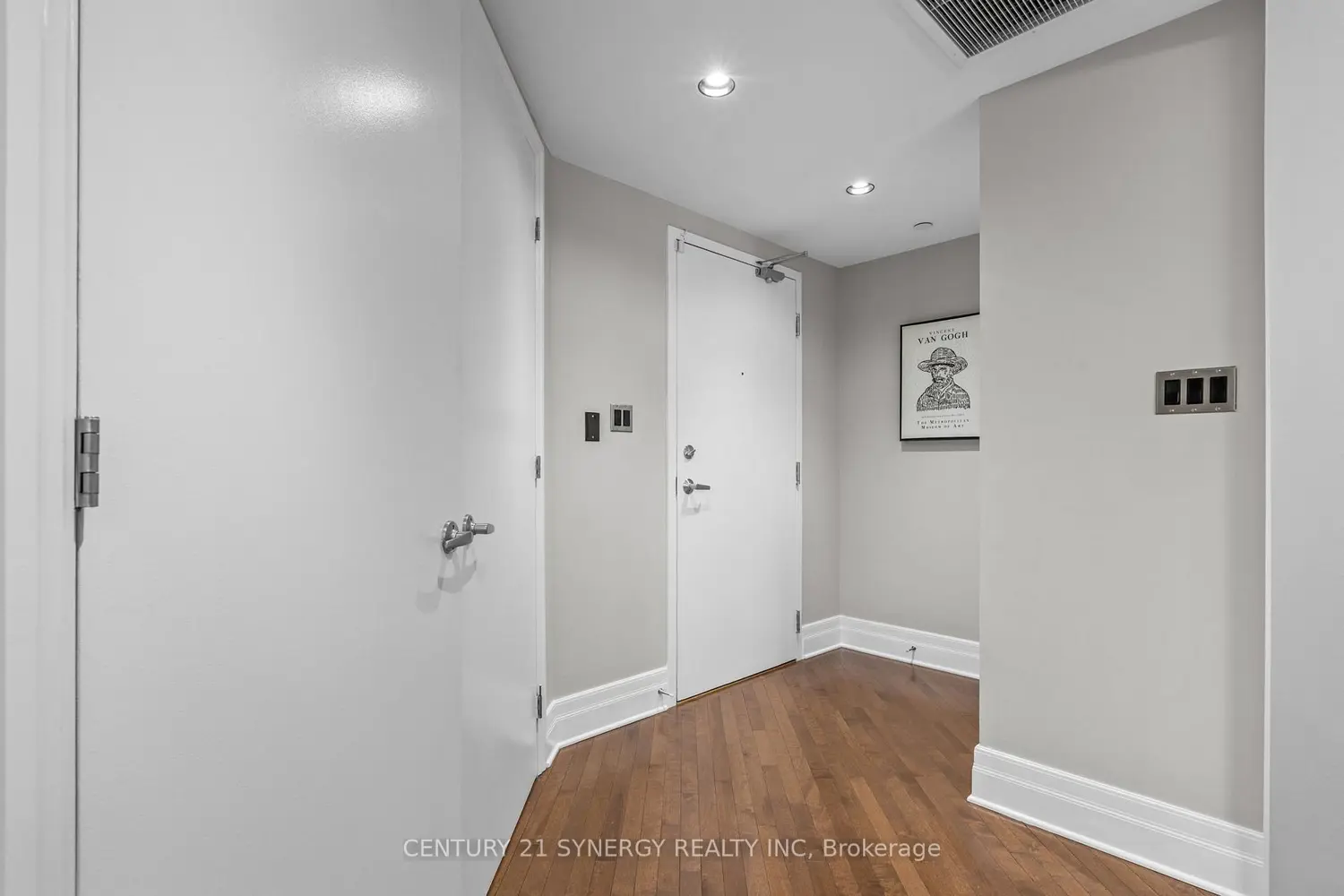 808 Bronson Avenue 312 photo 2