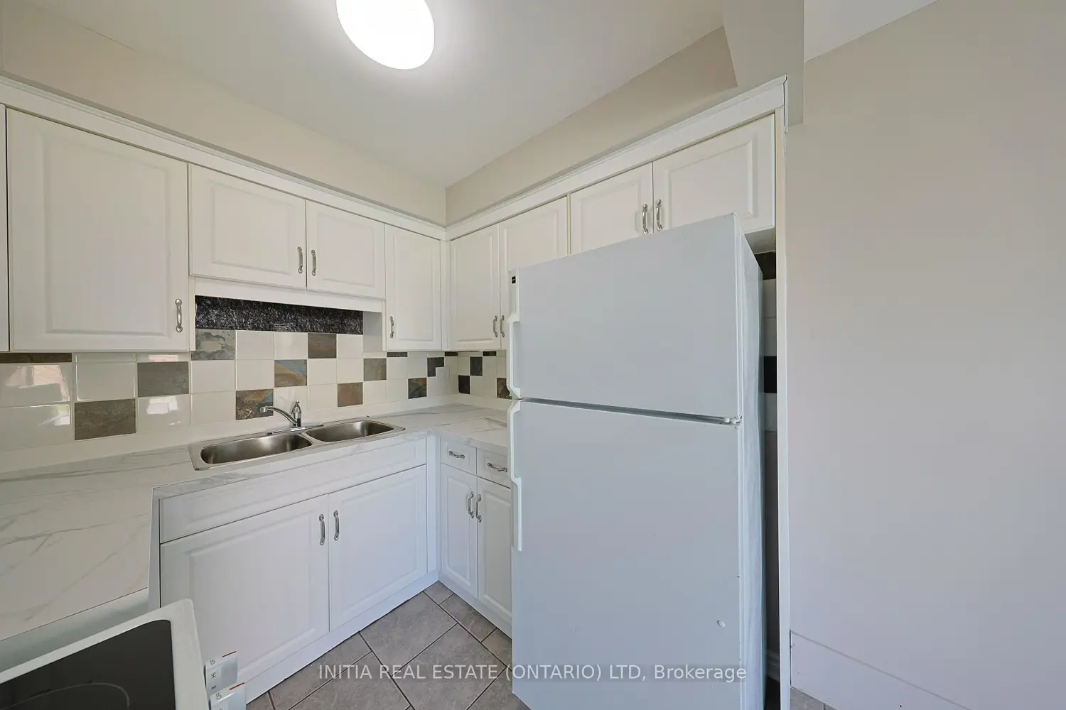 348 Cameron Street photo 2