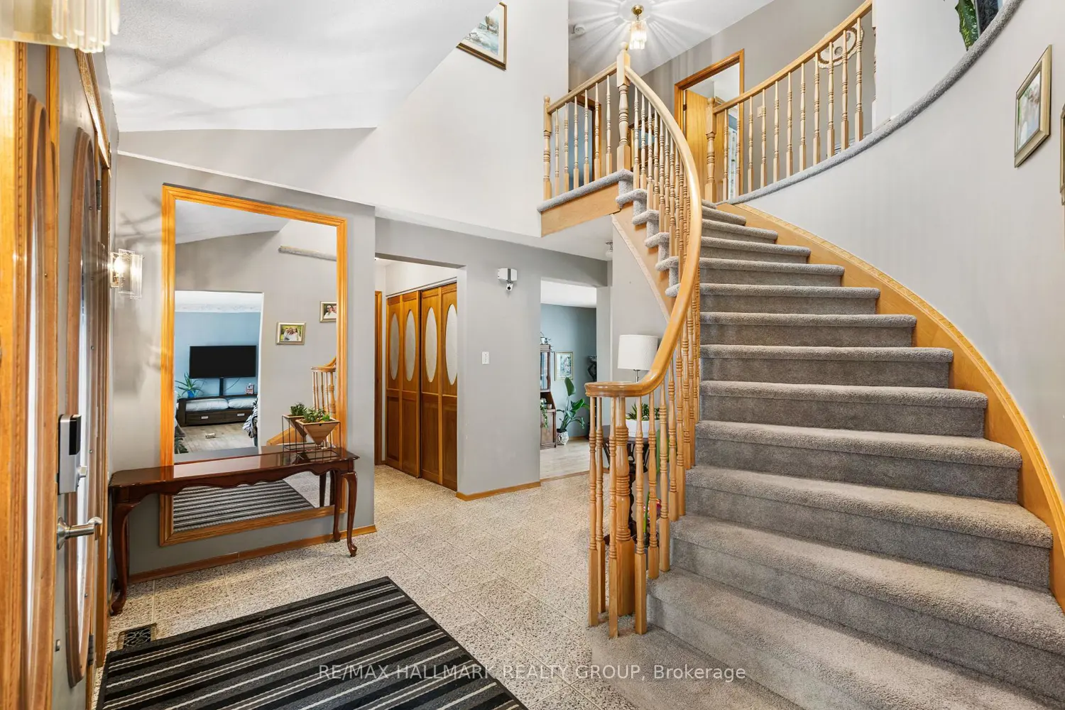477 Duvernay Drive photo 3