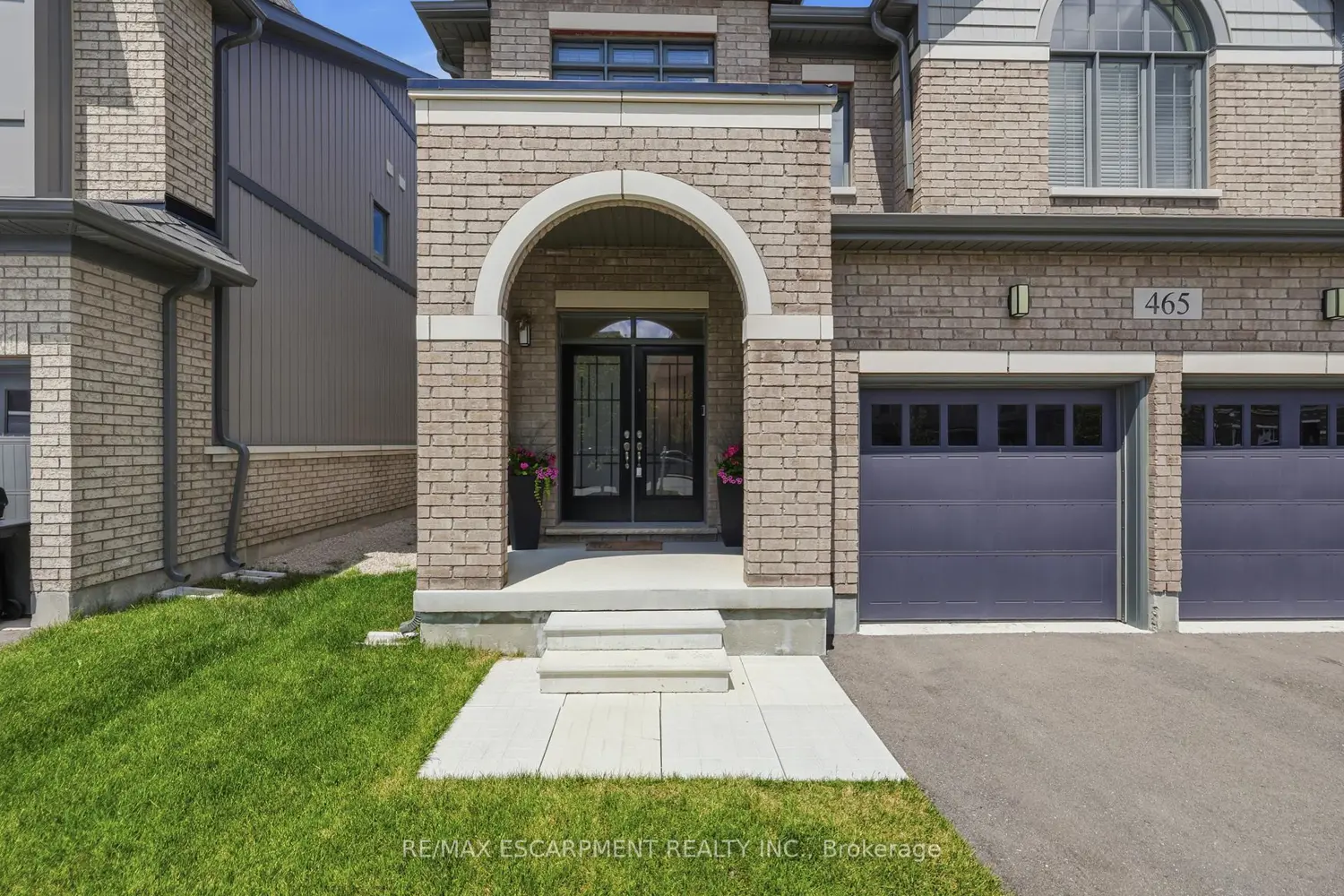 465 Adelaide Street photo 2