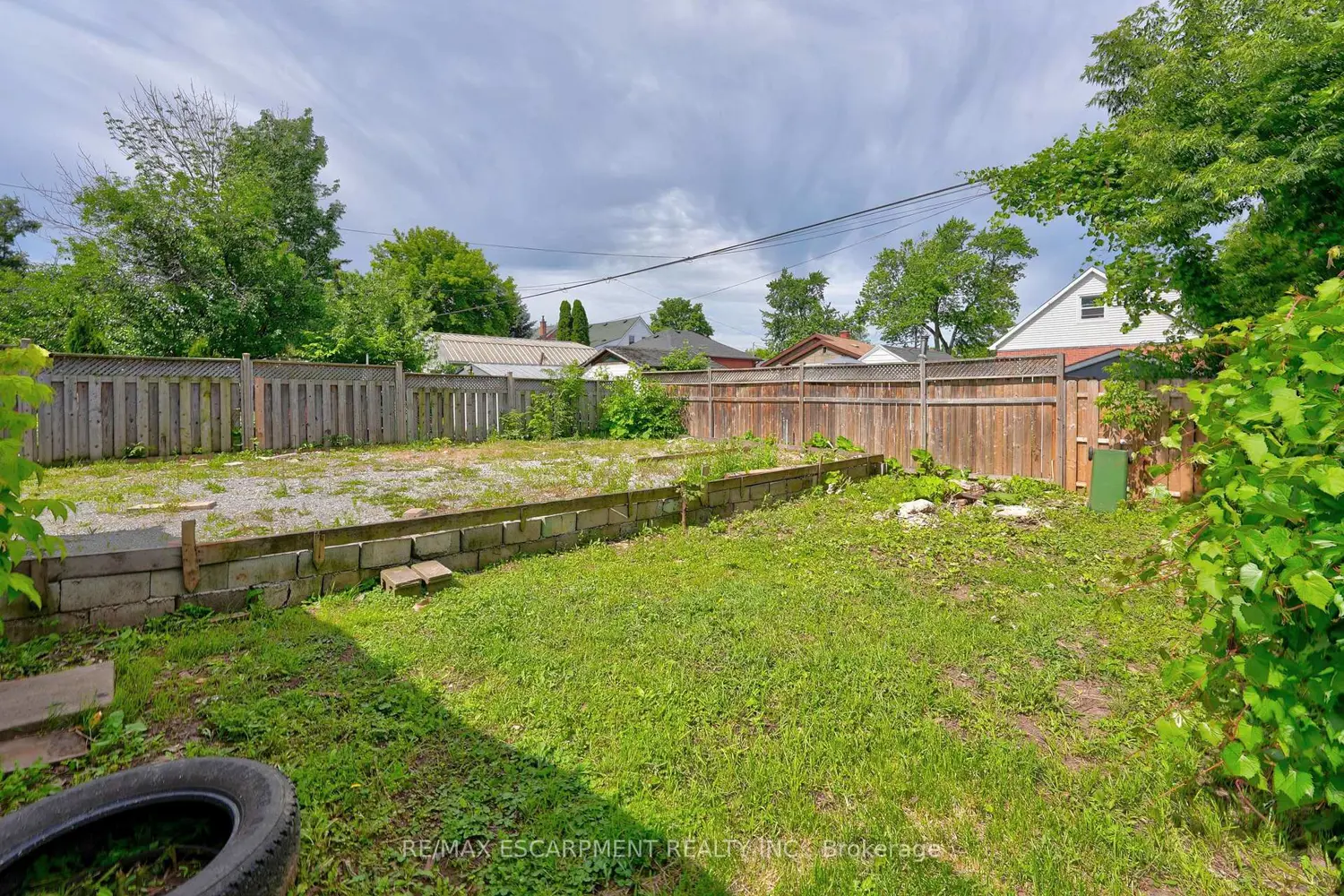 689 Burgess Avenue photo 3