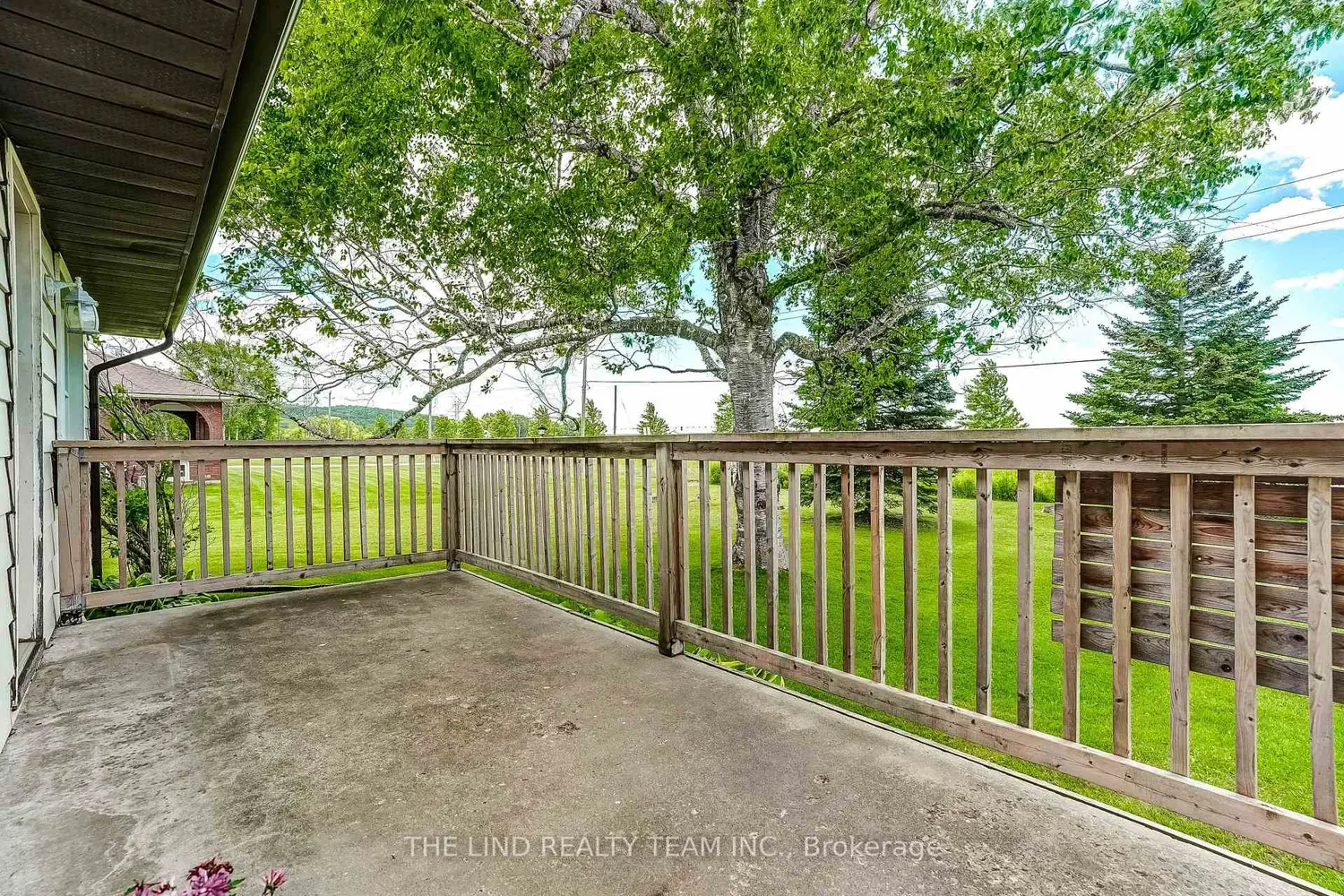 19505 Bathurst Street photo 3