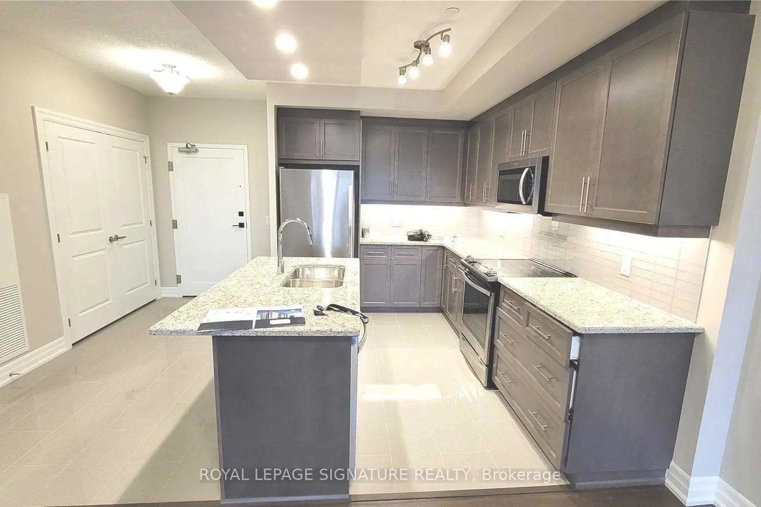 1878 Gordon Street 506 photo 3