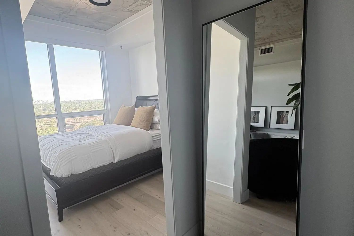 2200 Lake Shore Boulevard 2806 photo 4