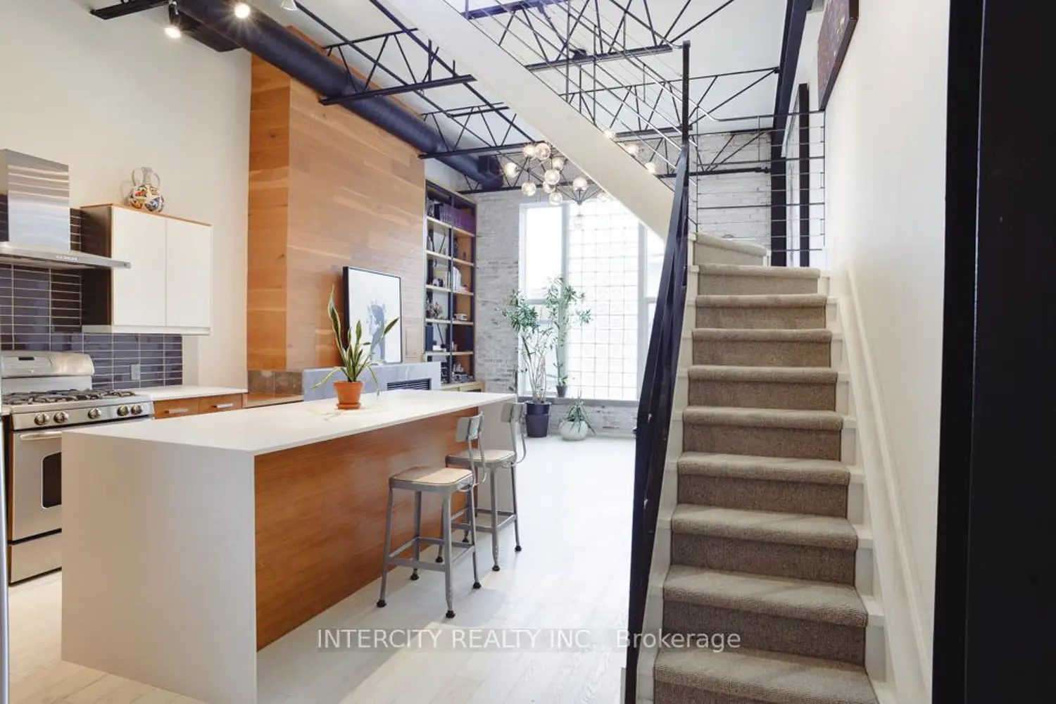 676 Richmond Street 208