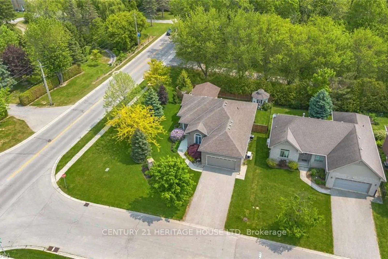 2 Hunter Drive photo 3