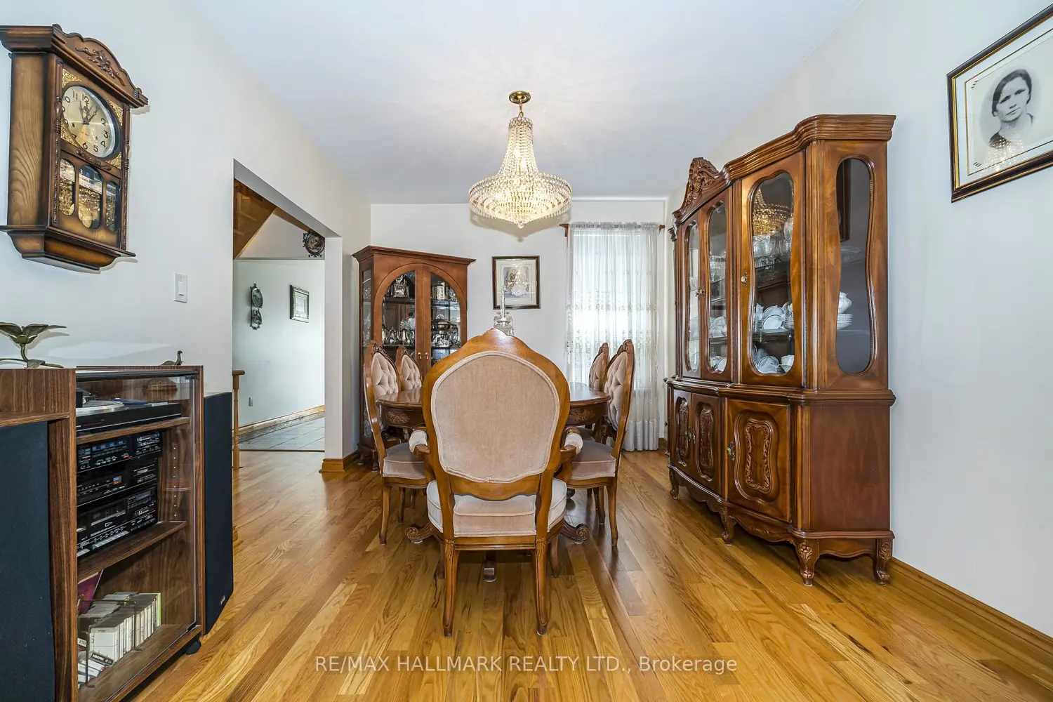 47 Montrose Avenue photo 4