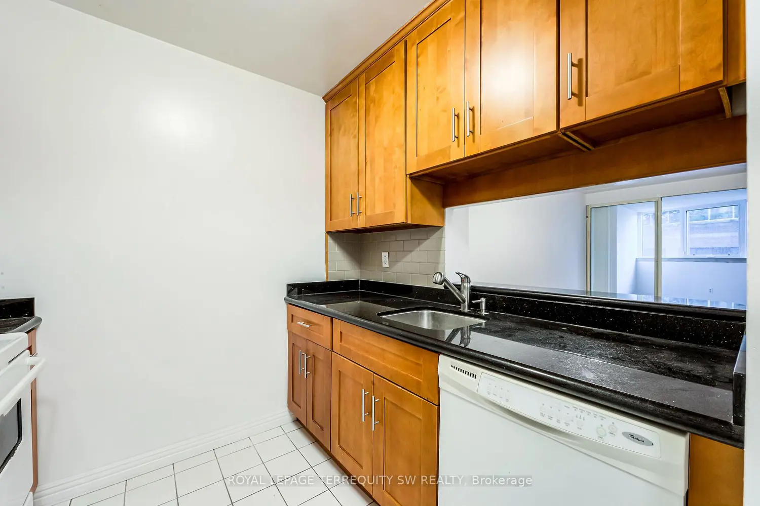 1055 Bay Street 407 photo 5