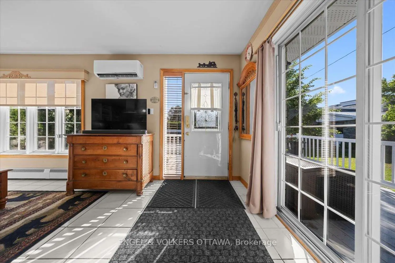 528 St Lawrence Street photo 2