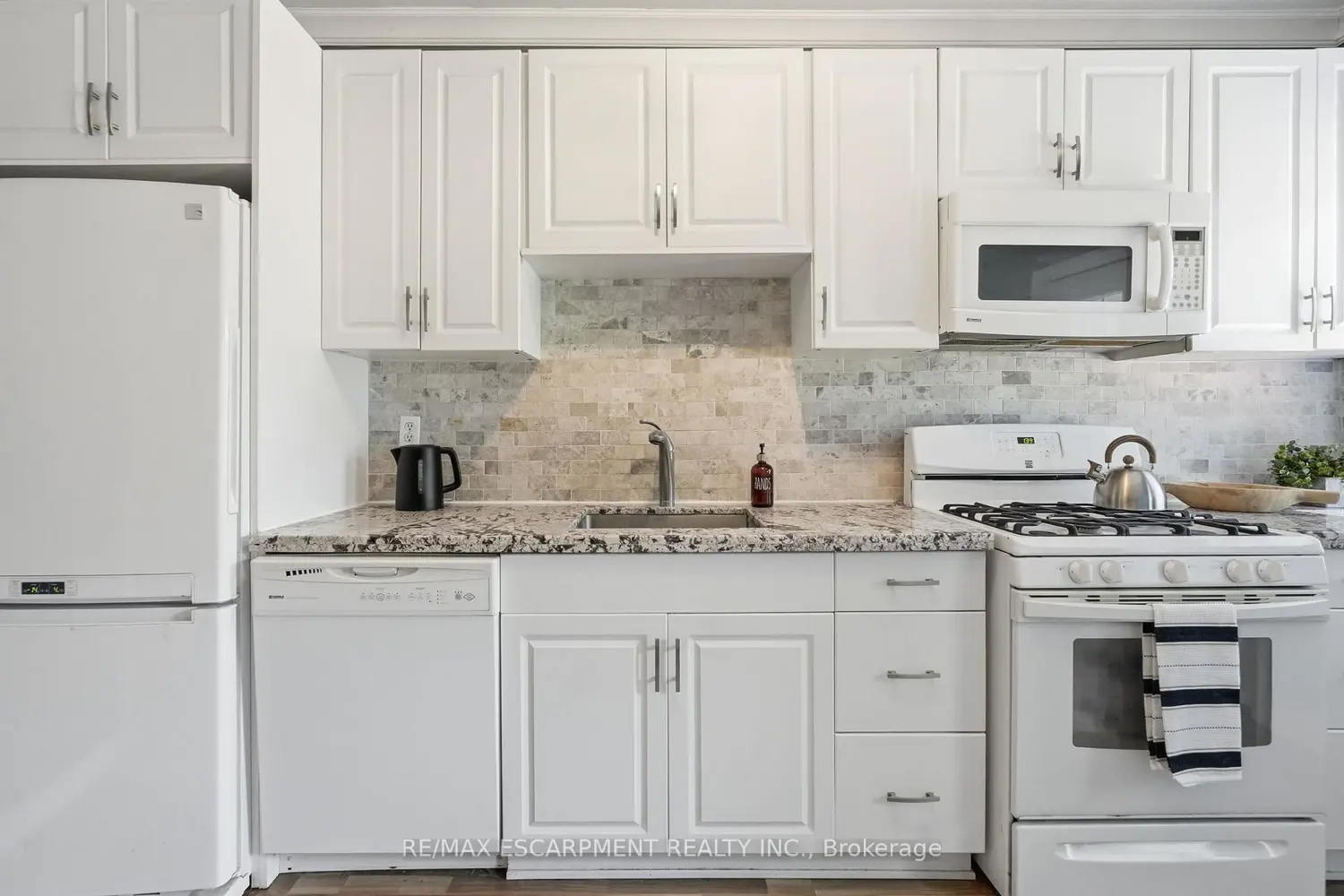 170 Kensington Avenue photo 3