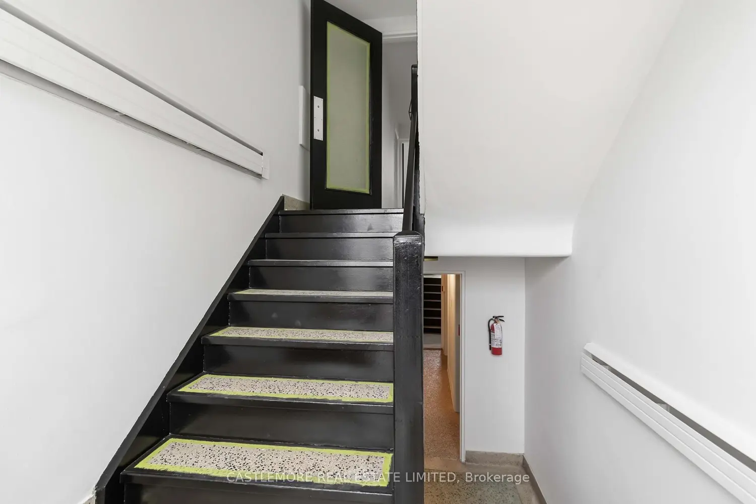9 Allenby Avenue photo 2