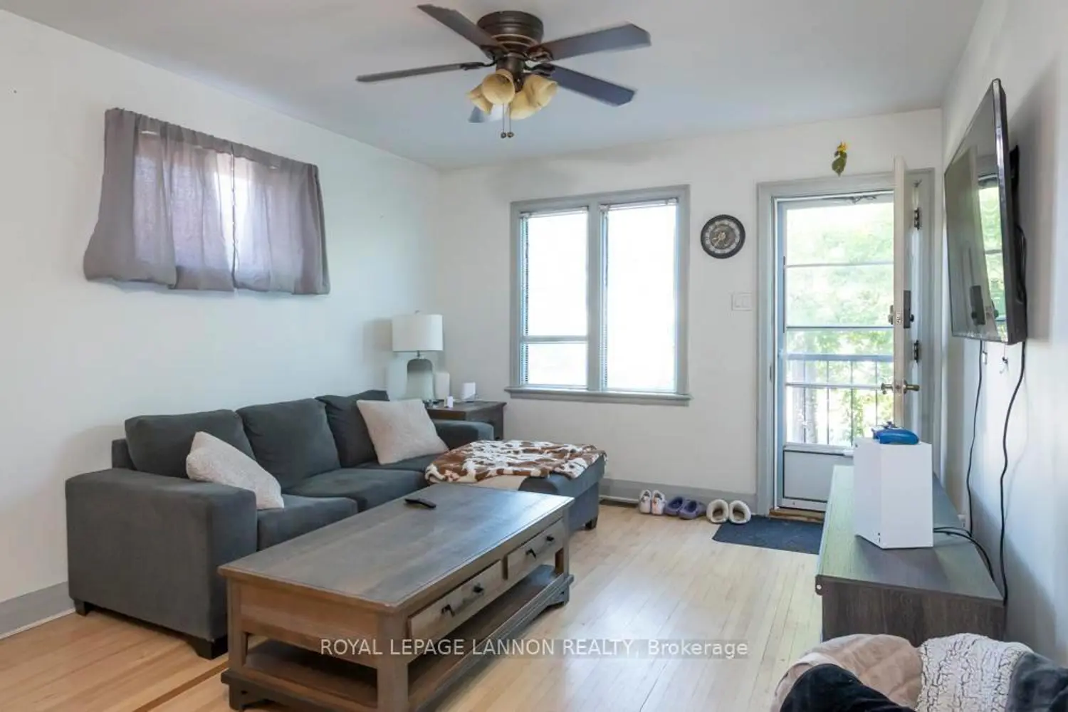 185 Empress Ave S photo 2