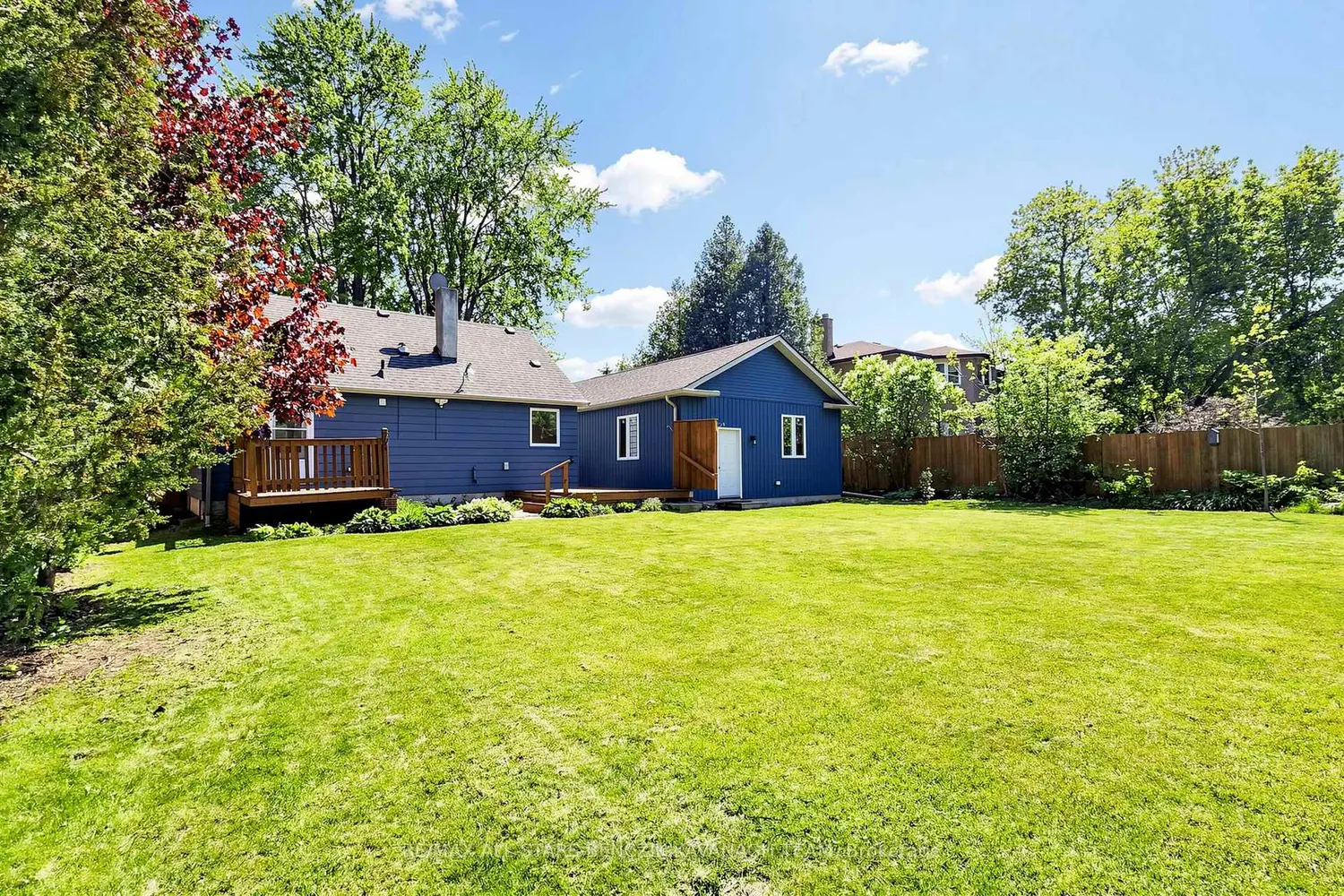 522 Sheppard Avenue photo 3