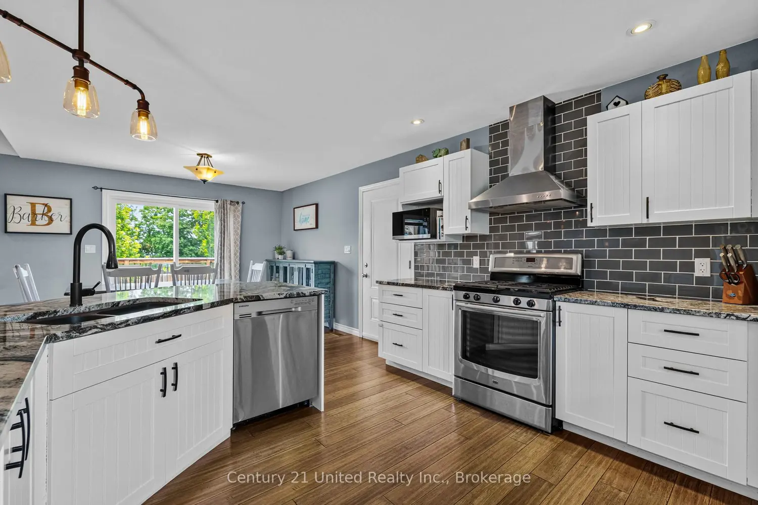 929 Mount Pleasant Road photo 3