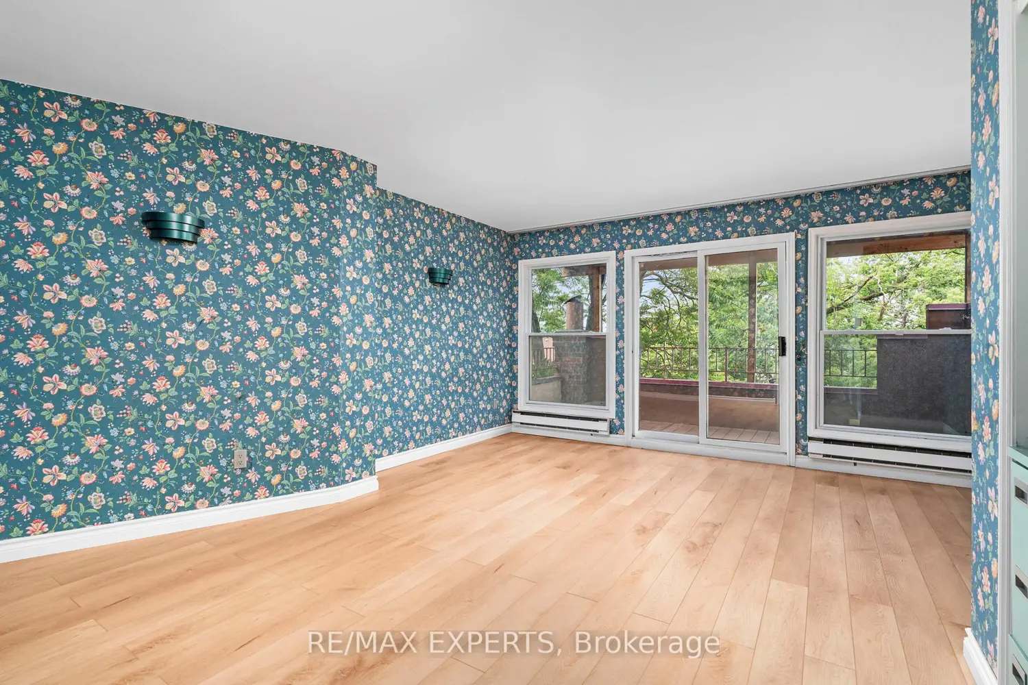 382 Bathurst Street photo 4