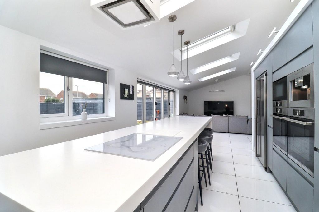 5 bed detached house for saleWainwright Walk, Seaton Carew, Hartlepool TS25 photo 2