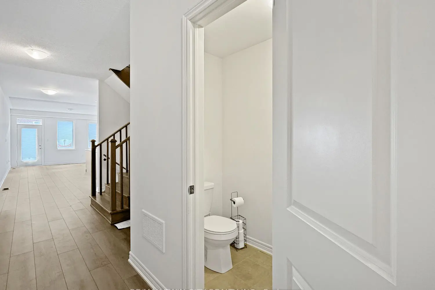 82 Gledhill Crescent photo 4