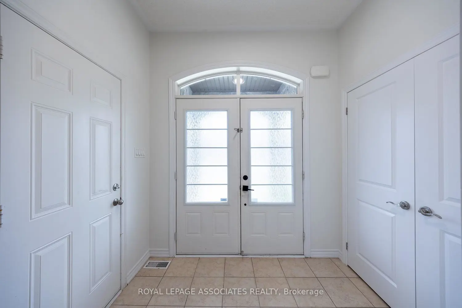 80 Thornbush Boulevard photo 2