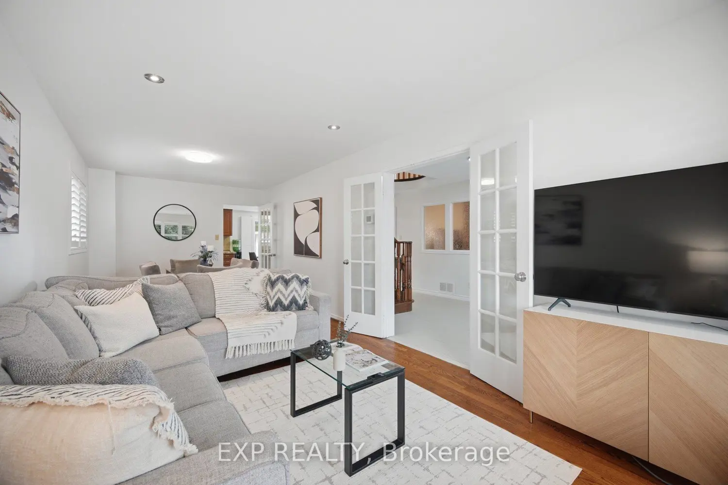 70 Embassy Drive photo 4