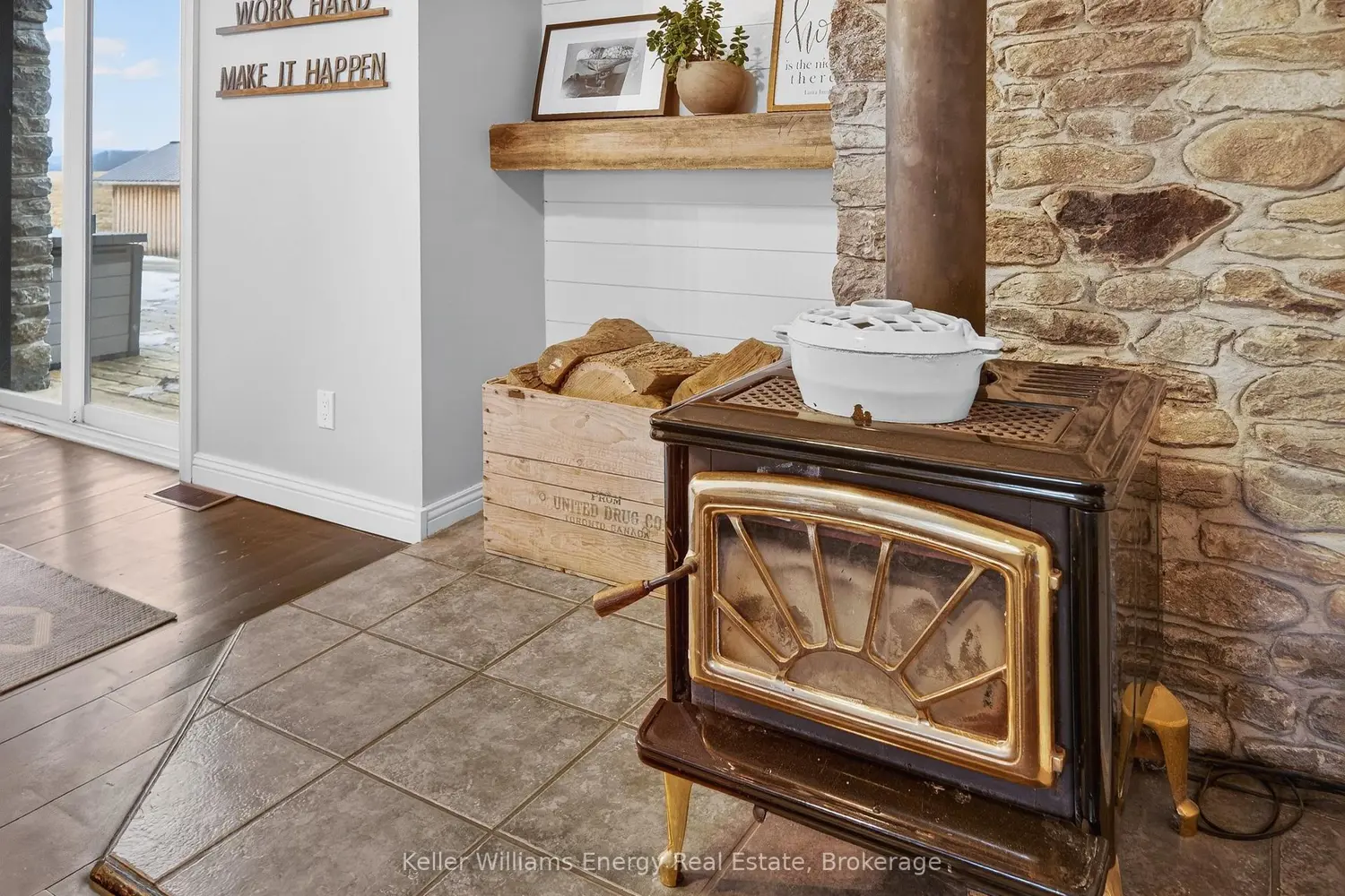 1114 Harrington Road photo 5