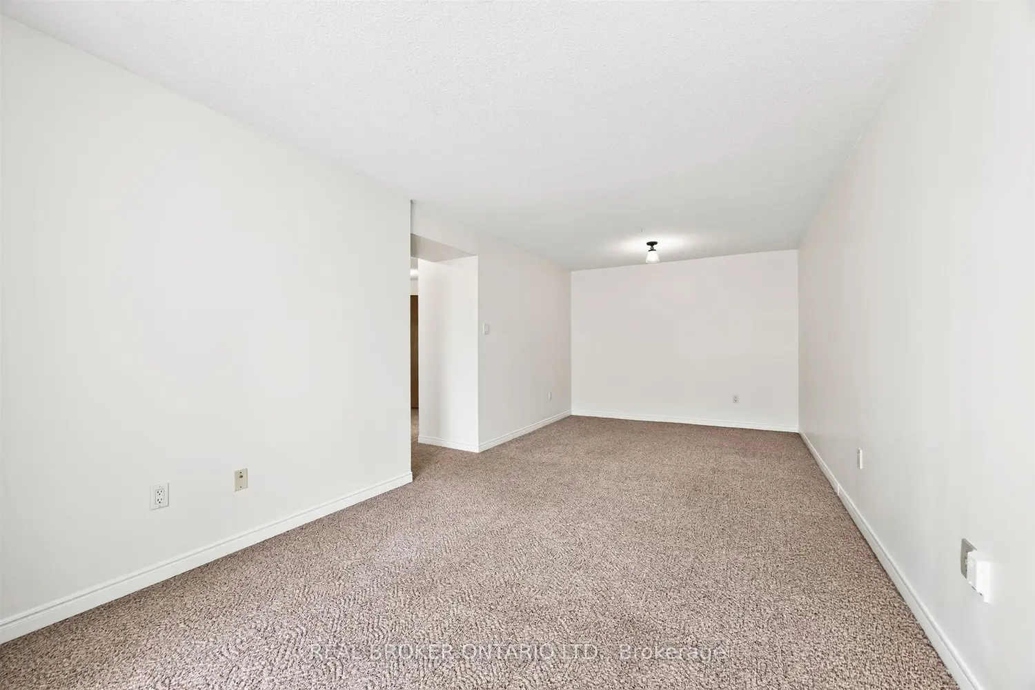 7250 Yonge Street 501 photo 4