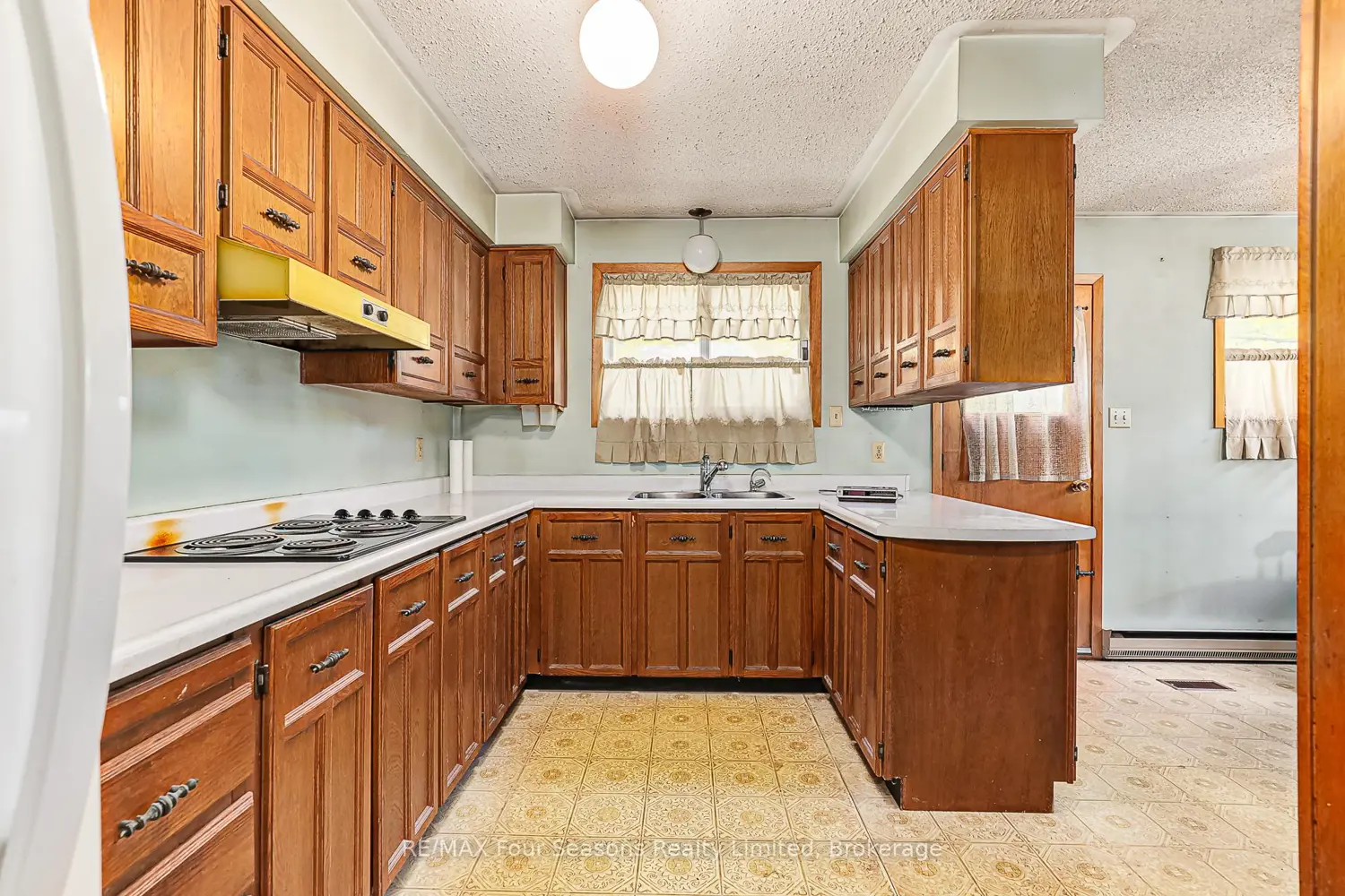 828 Oxbow Park Drive photo 4