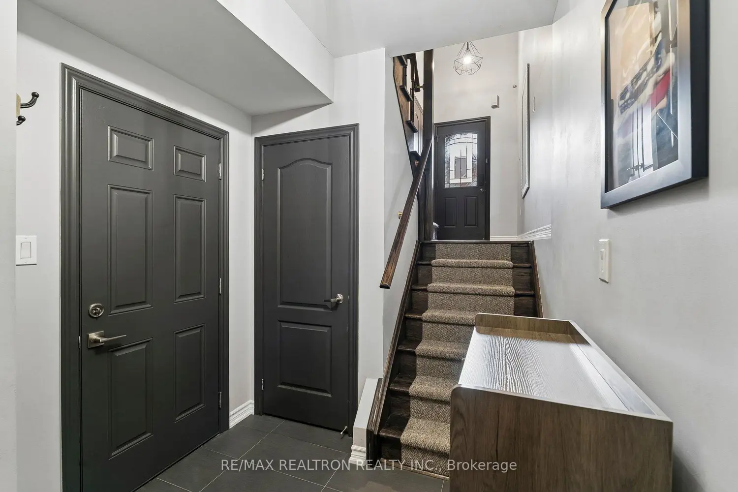 216 Appleton Court photo 2