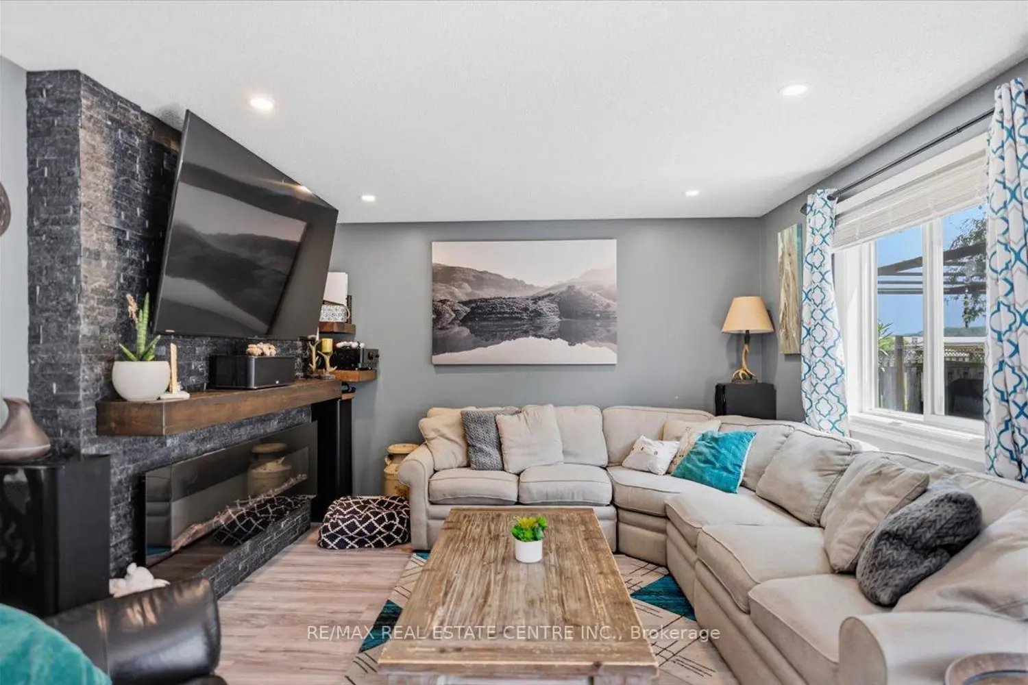 4804 John Street photo 3
