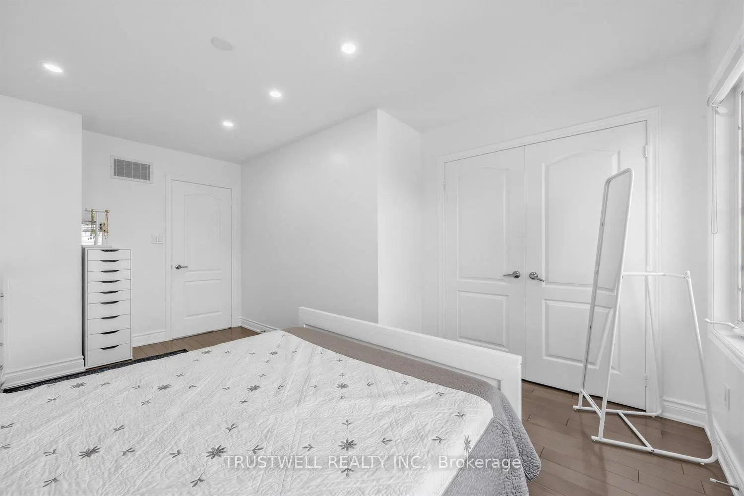 3 Waldron Court photo 5