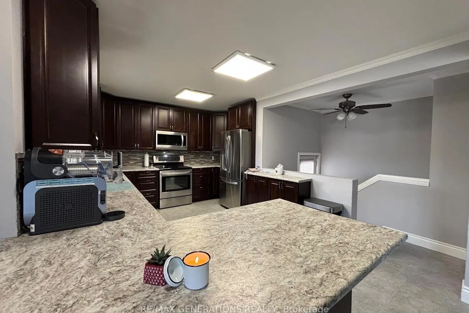 2 Essa Place photo 2