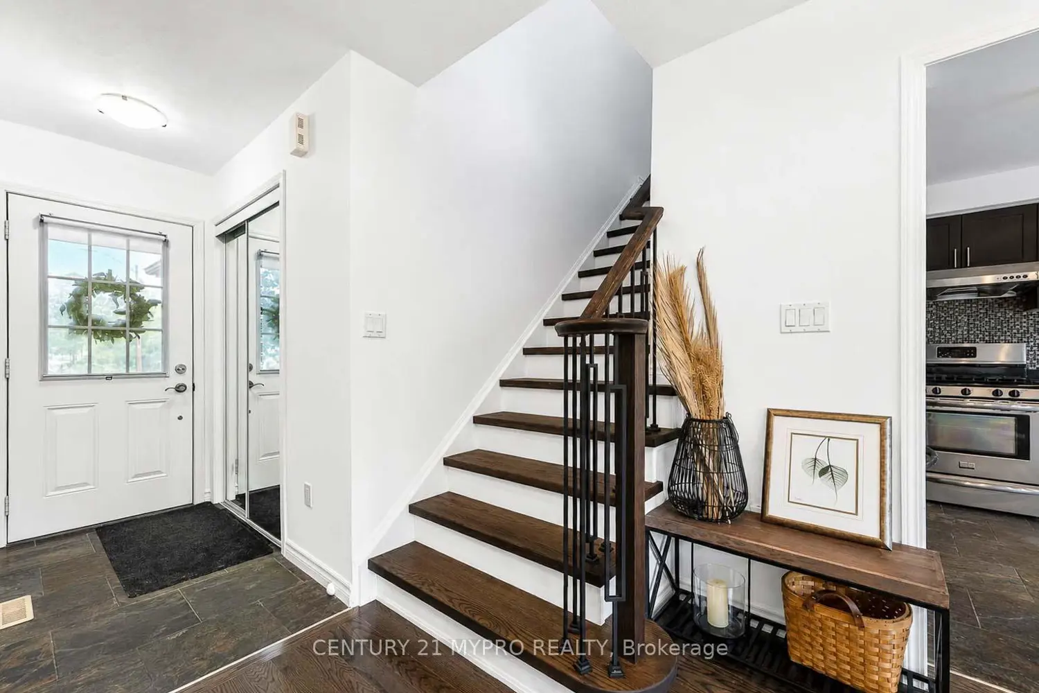 4026 Donnic Drive photo 2