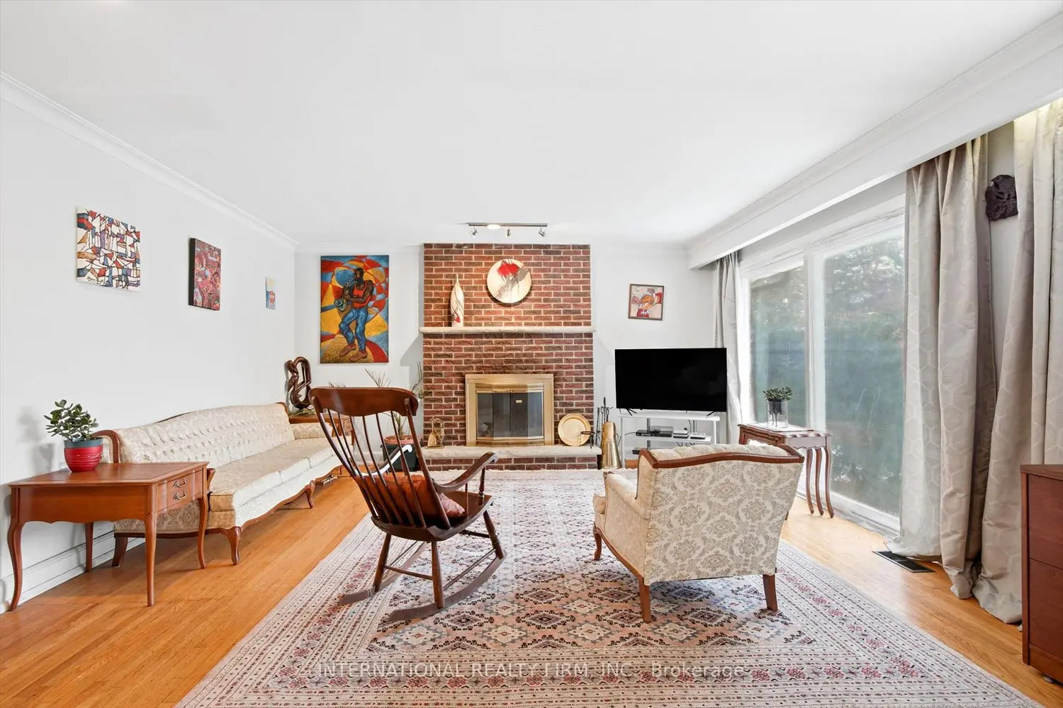 84 Hadrian Drive photo 3