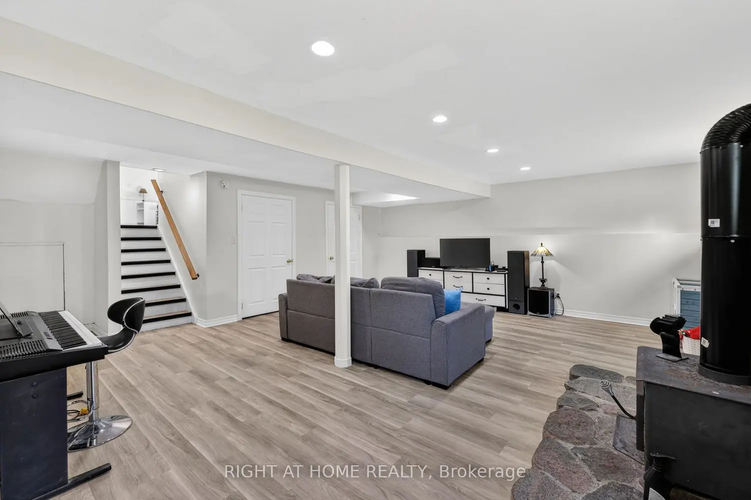 2792 Stephen Drive photo 4