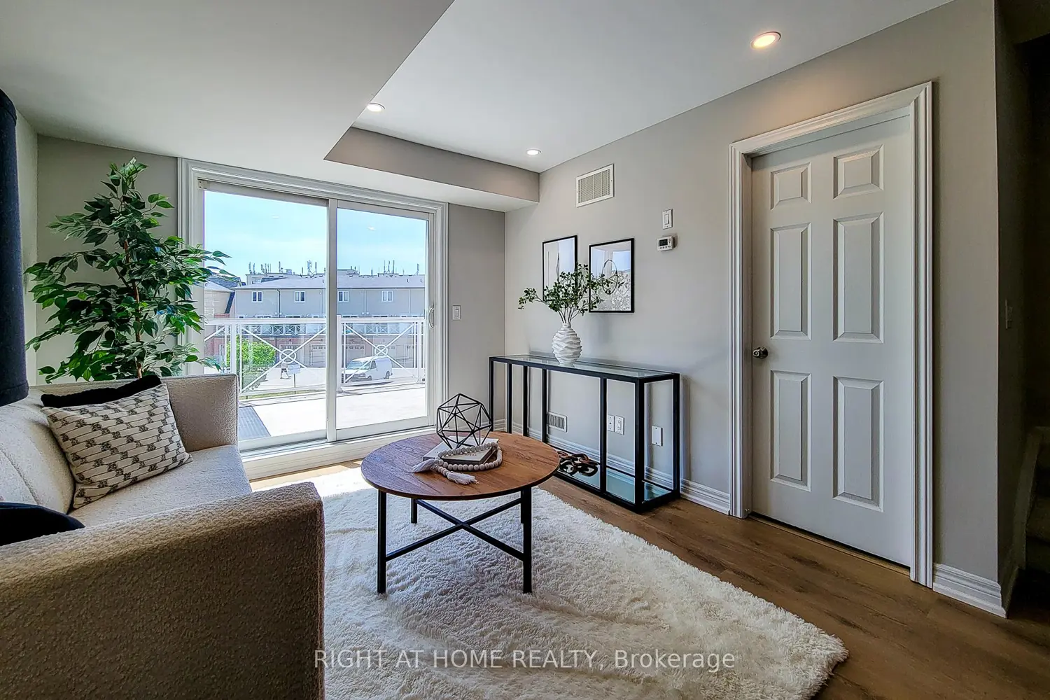 1380 Costigan Road 33 photo 3